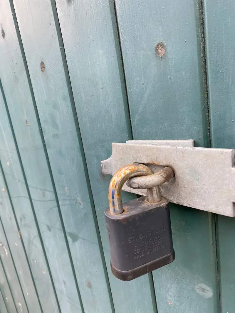 Key holding and alarm response